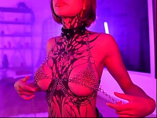 boob,brunette,masturbates